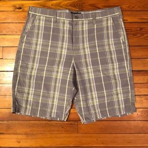 Men’s Apt. 9 Grey and Green Plaid Shorts Size 38